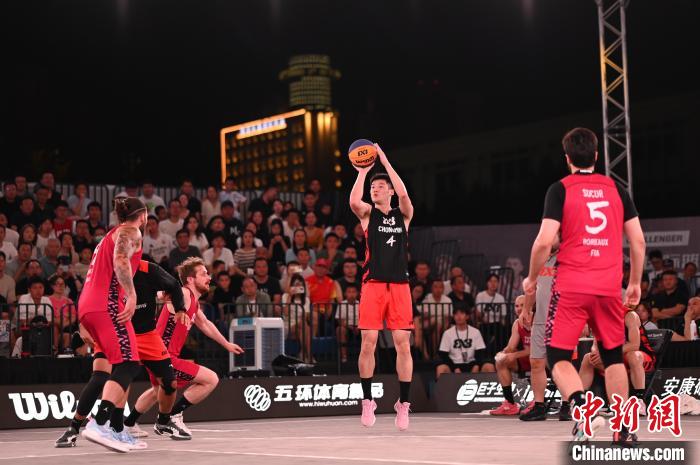 崇明队在西安夺冠：国际篮联三人篮球挑战赛决