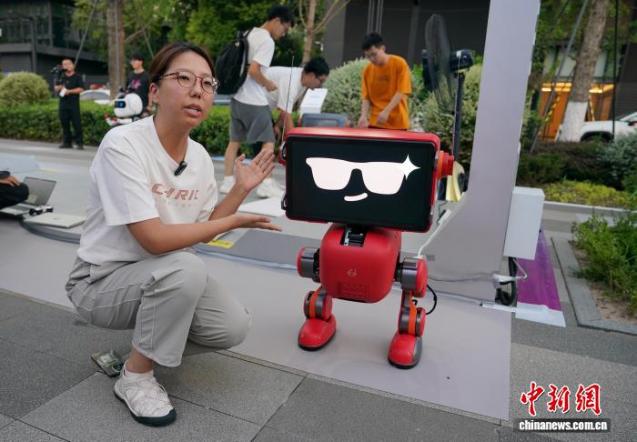 成都世运村科技体验日：智能黑科技点亮智慧赛