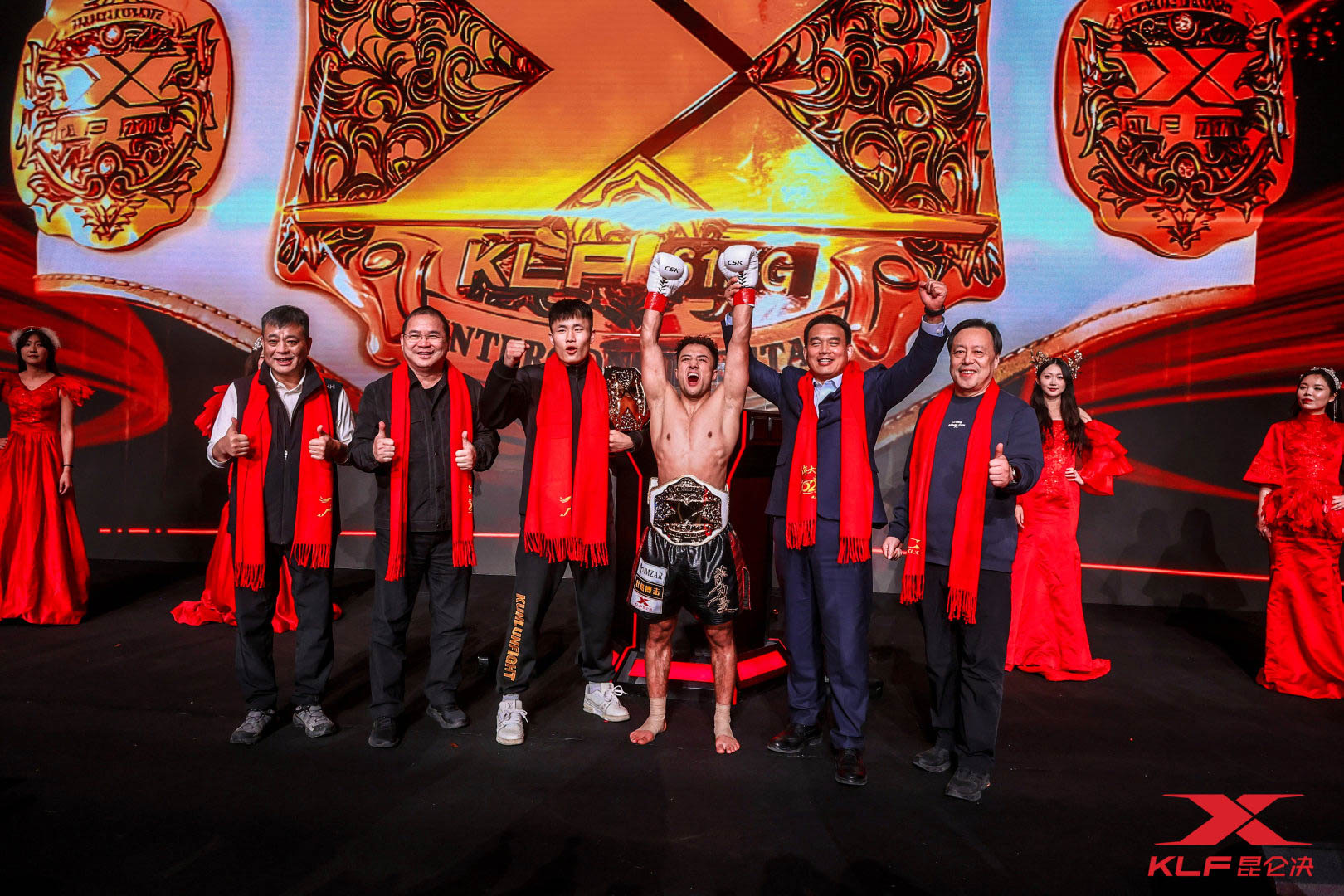 昆仑决怀柔站完赛：中国拳手萨力曼·奥布力海日