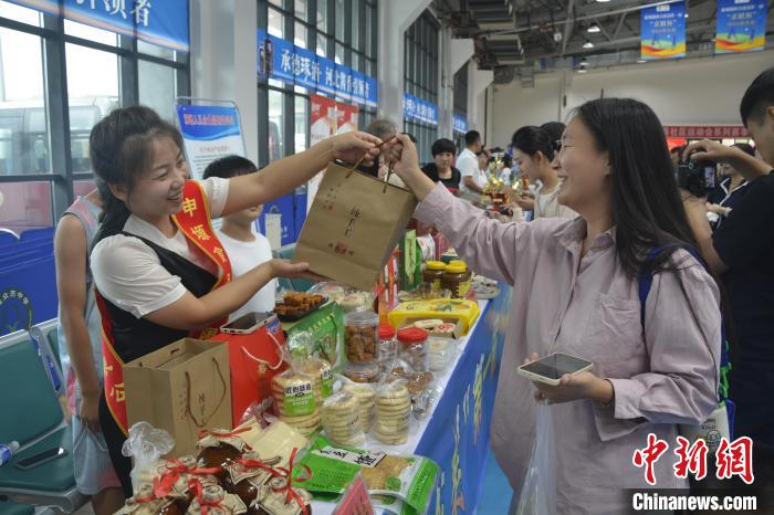 河北宽城首届村BA篮球赛开赛：20支代表队同场竞