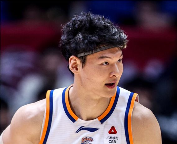 上海男篮客场大胜天津队豪取12连胜稳居联赛榜首