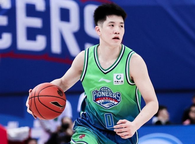 上海男篮客场大胜天津队豪取12连胜稳居联赛榜首