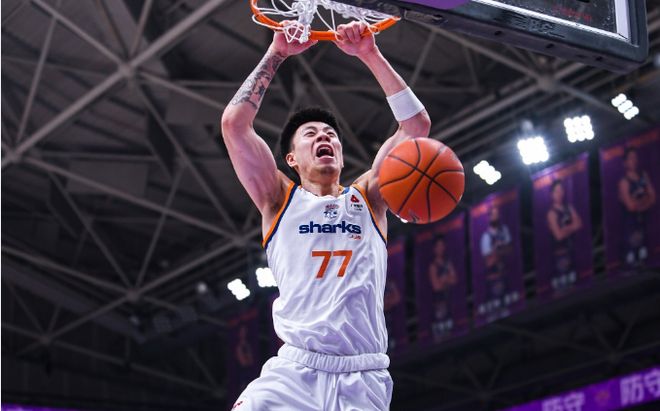 上海男篮客场大胜天津队豪取12连胜稳居联赛榜首