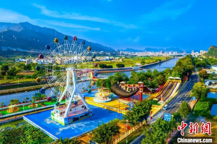 花径瑶马·绿美连南半程马拉松正式开跑，八千余