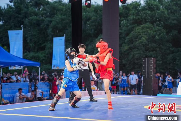 陕西武术散打联赛西安开赛 擂台设于历史文化景